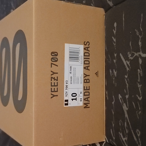 Yeezy Other - Yeezy 700 V3